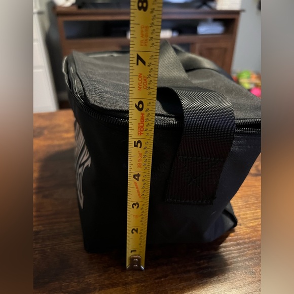 VS PINK Lunchbox - Picture 5 of 5